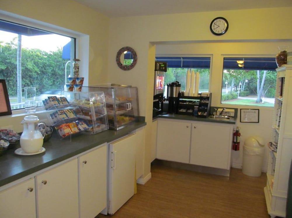 Sunset Beach Inn Sanibel Exterior photo